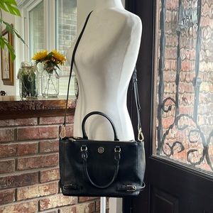 Impecable Tory Burch Black Crossbody bag